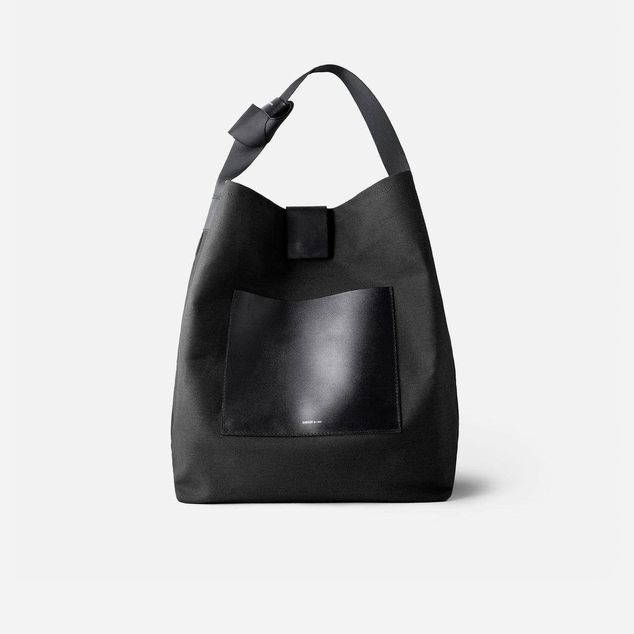 BUCKET BAG . BLACK