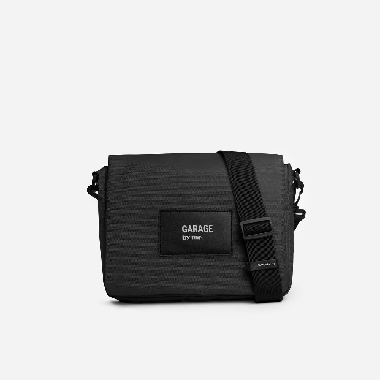 MESSENGER CROSSBODY BAG . BLACK