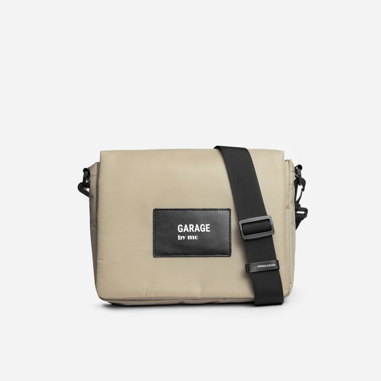 OUTLET - MESSENGER CROSSBODY BAG . VINTAGE