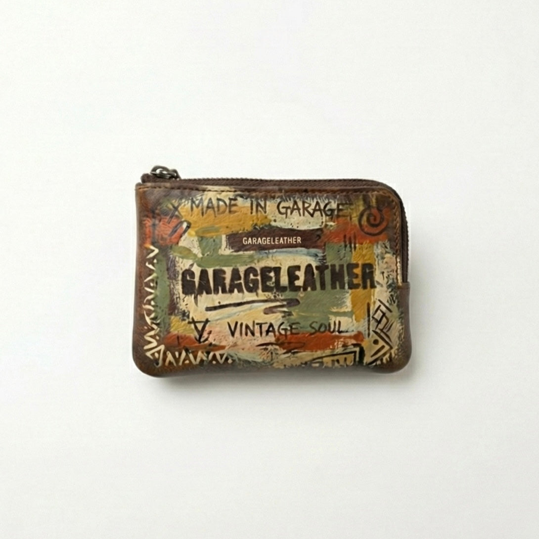 MINIMAL CARD POUCH WITH WRINKLES . VINTAGE