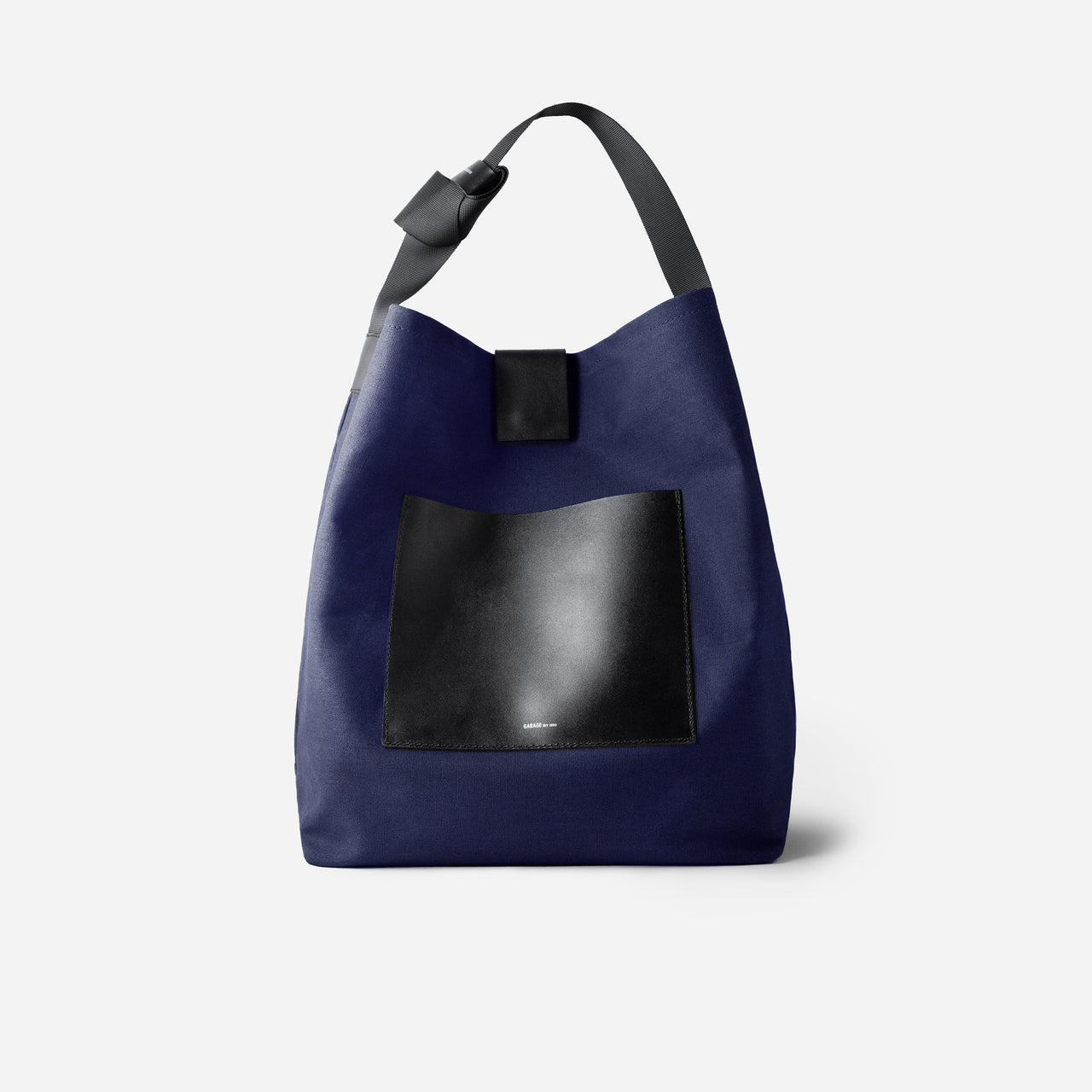 BUCKET BAG . BLUE