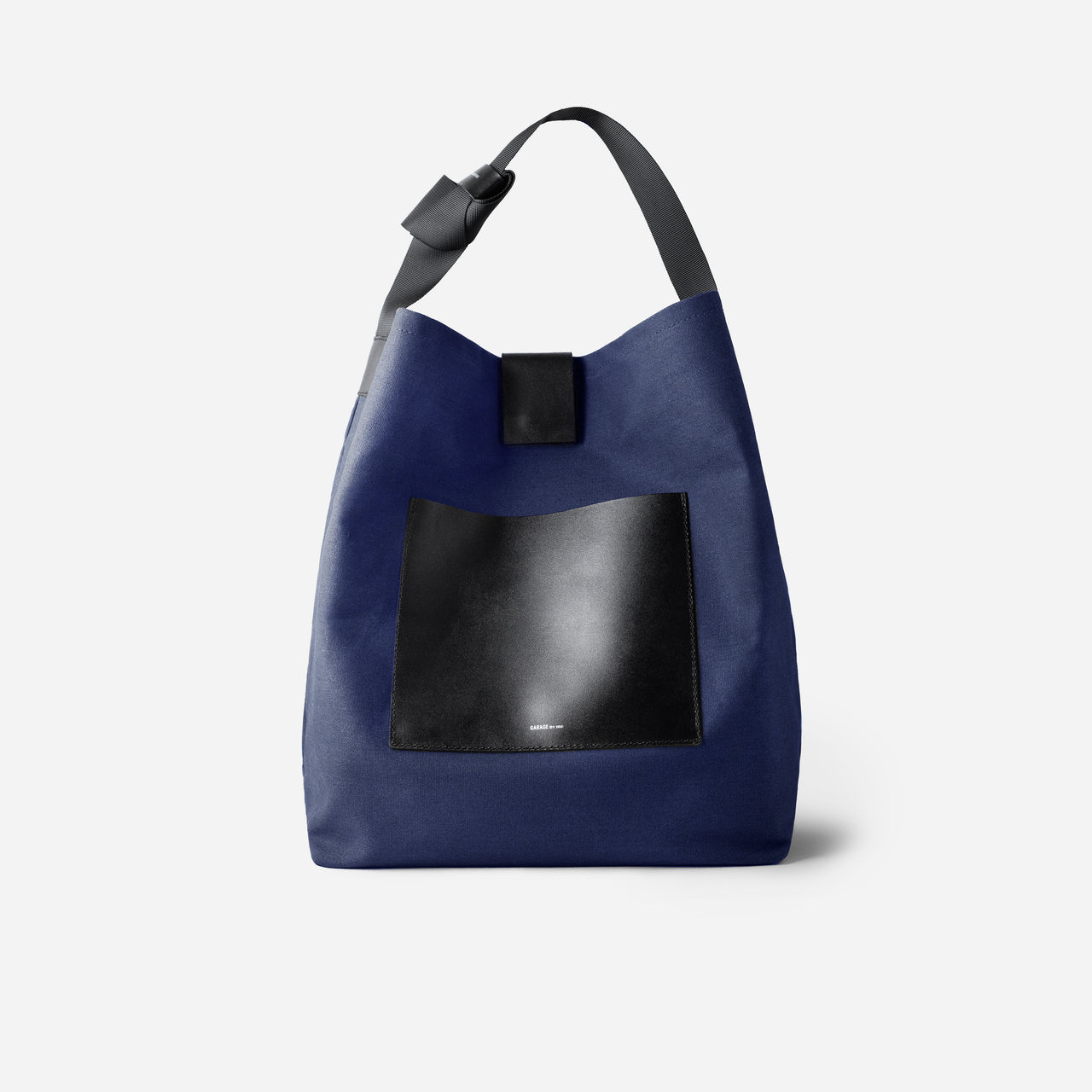 BUCKET BAG . BLUE